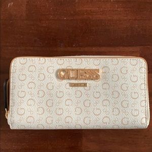 GUESS Wallet